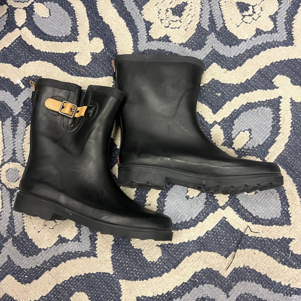 Chooka Black and Cream Patterned Interior Boots